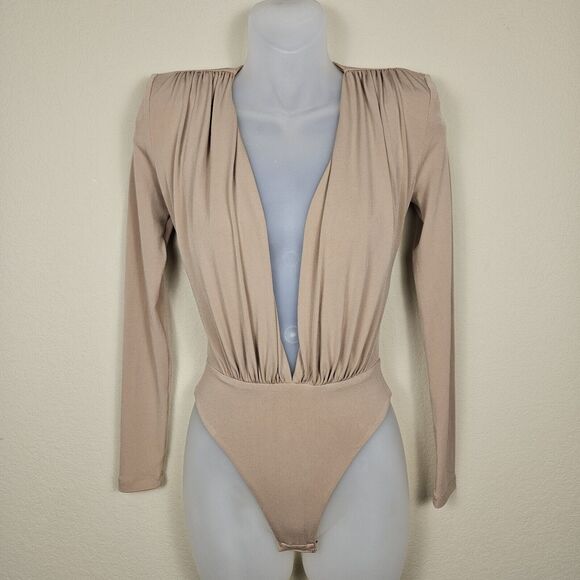 Nookie Dasha Plunge Bodysuit Latte Size XS Shoulder Pads Thong Revolve NBB04 NEW - Picture 4 of 15